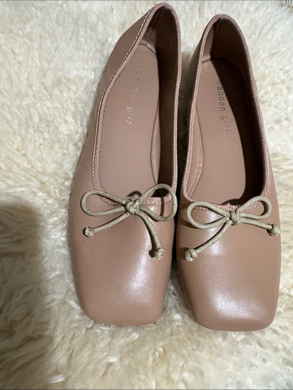 Madden girl Nude Bow Square-Toe Flats